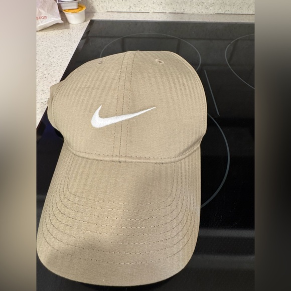 Nike Tan and White Classic Hat - Picture 2 of 10